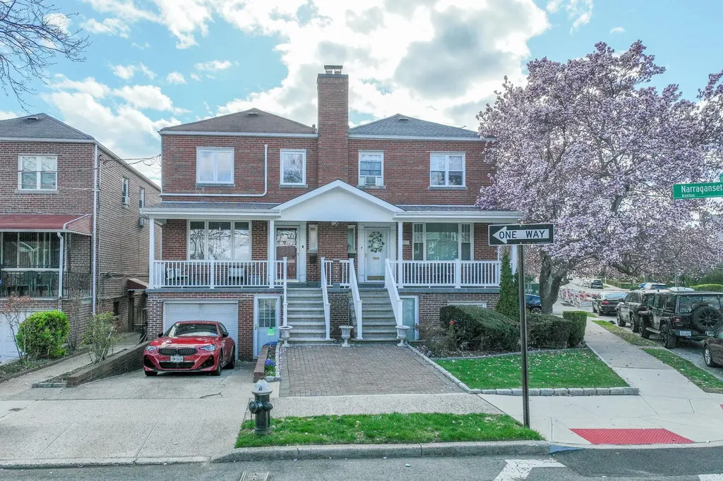 2013 Narragansett Avenue Bronx NY 10461