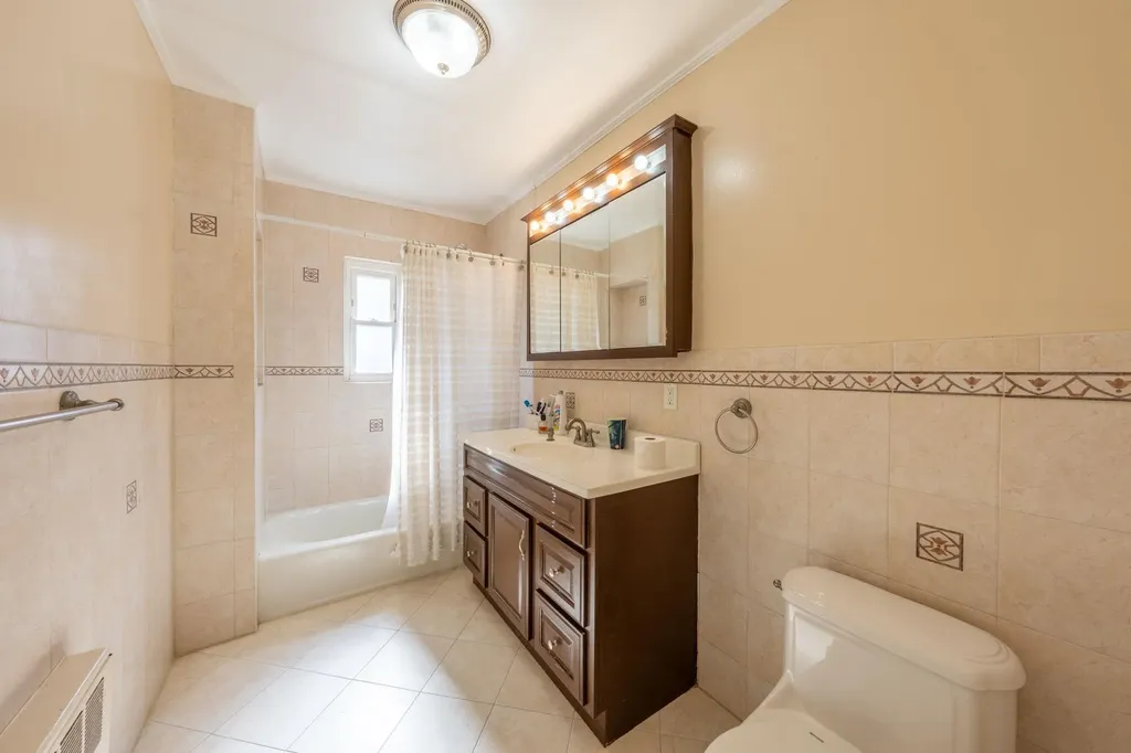 2013 Narragansett Avenue Bronx NY 10461