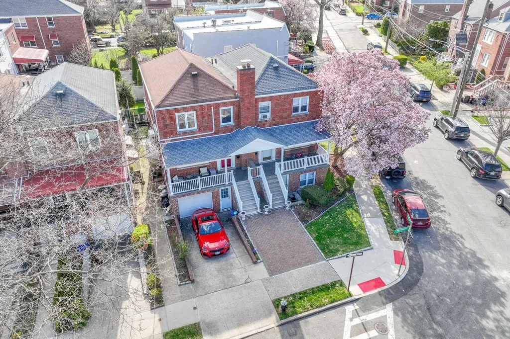2013 Narragansett Avenue Bronx NY 10461