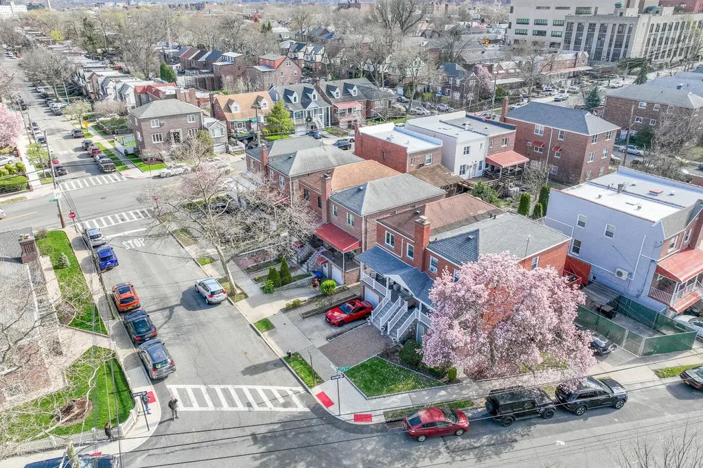 2013 Narragansett Avenue Bronx NY 10461