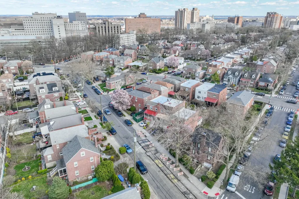 2013 Narragansett Avenue Bronx NY 10461