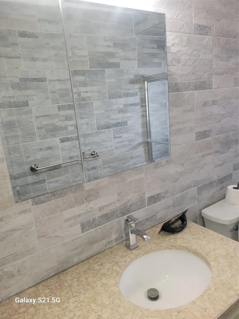 47-52 190 Fresh Meadows NY 11358