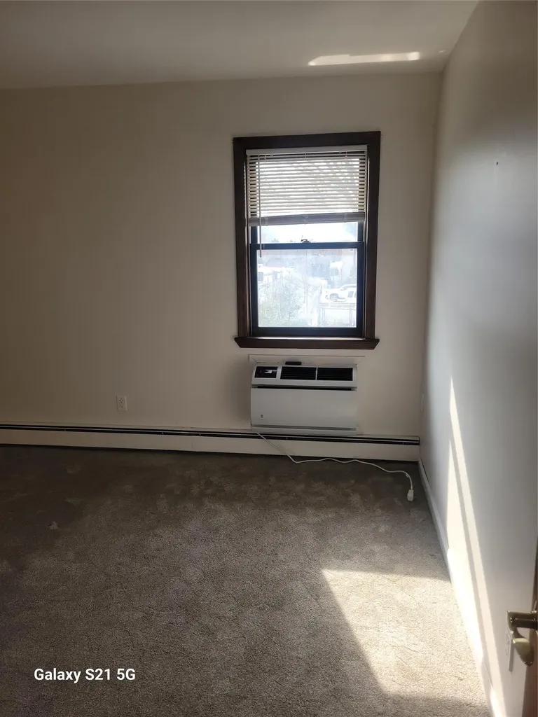 47-52 190 Fresh Meadows NY 11358
