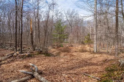 22 Joshua Hobby Lane Pound Ridge NY 10576