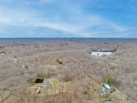 22 Joshua Hobby Lane Pound Ridge NY 10576