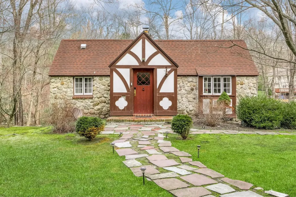 9 Bayard Lane S Suffern NY 10901