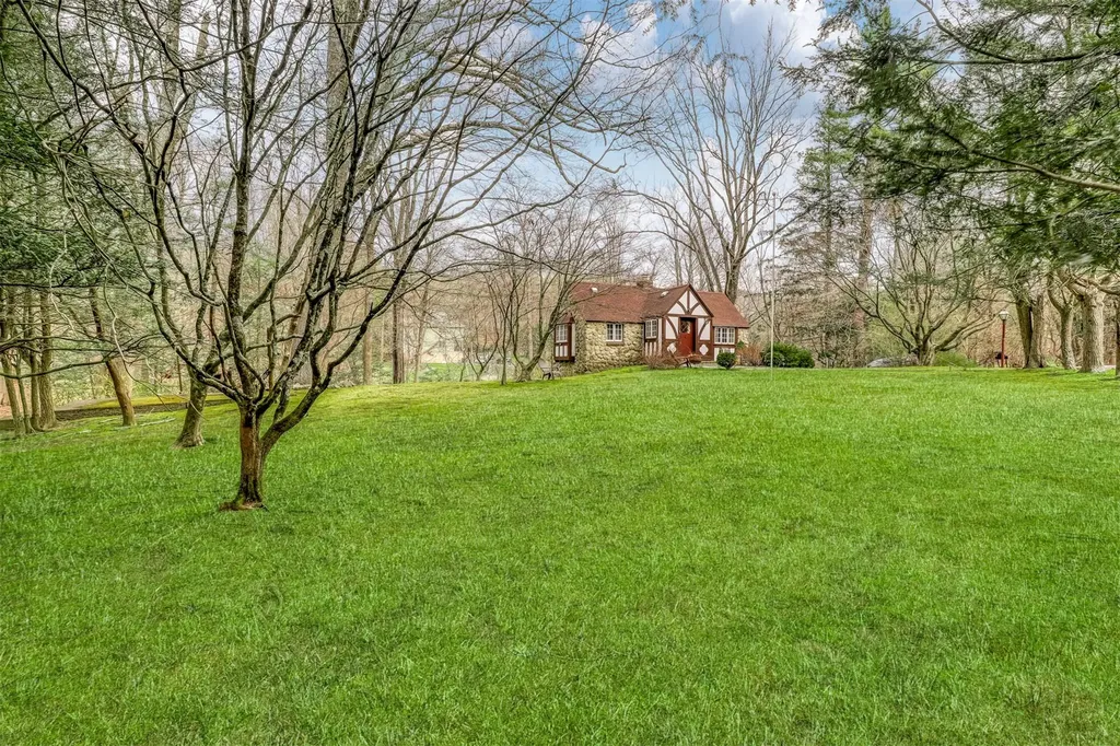 9 Bayard Lane S Suffern NY 10901