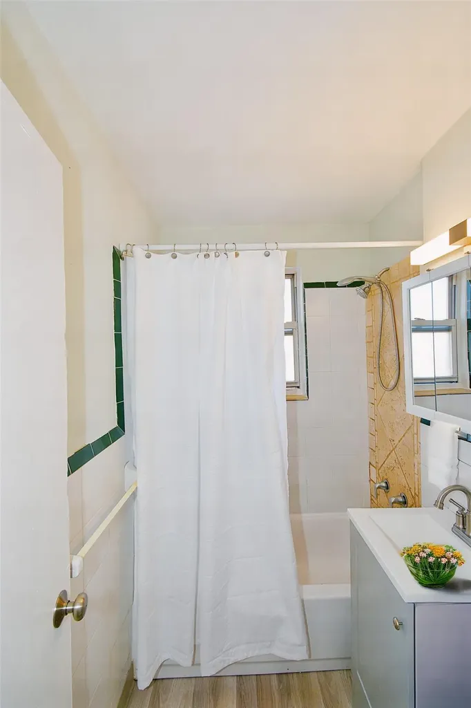 33 E Grand Mount Vernon NY 10552