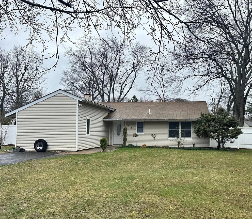 1041 Old Town Road Coram NY 11727