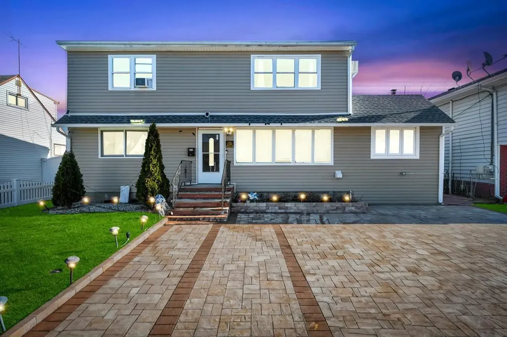 165 Wilfred Boulevard Hicksville NY 11801