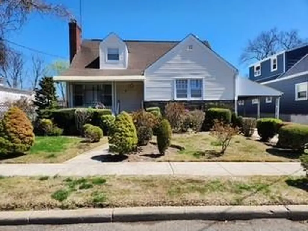 6 Frederick Avenue Freeport NY 11520