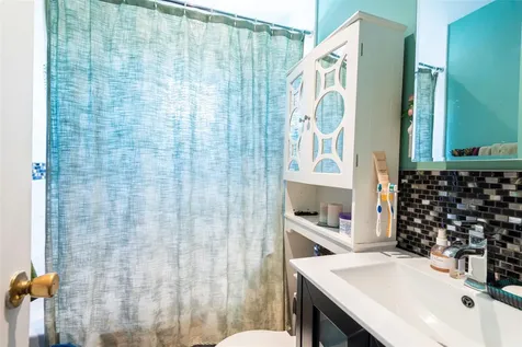 246-31 87 Avenue Bellerose NY 11426