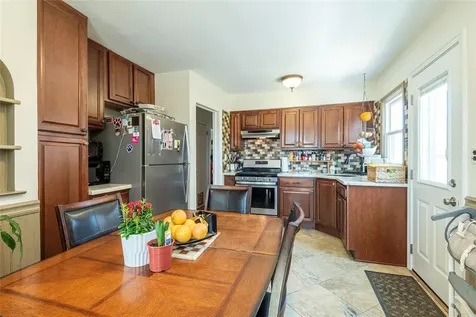 246-31 87 Avenue Bellerose NY 11426