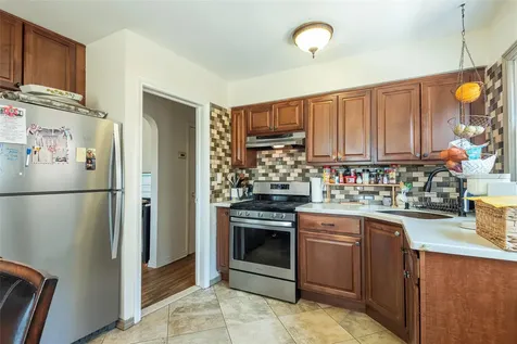 246-31 87 Avenue Bellerose NY 11426