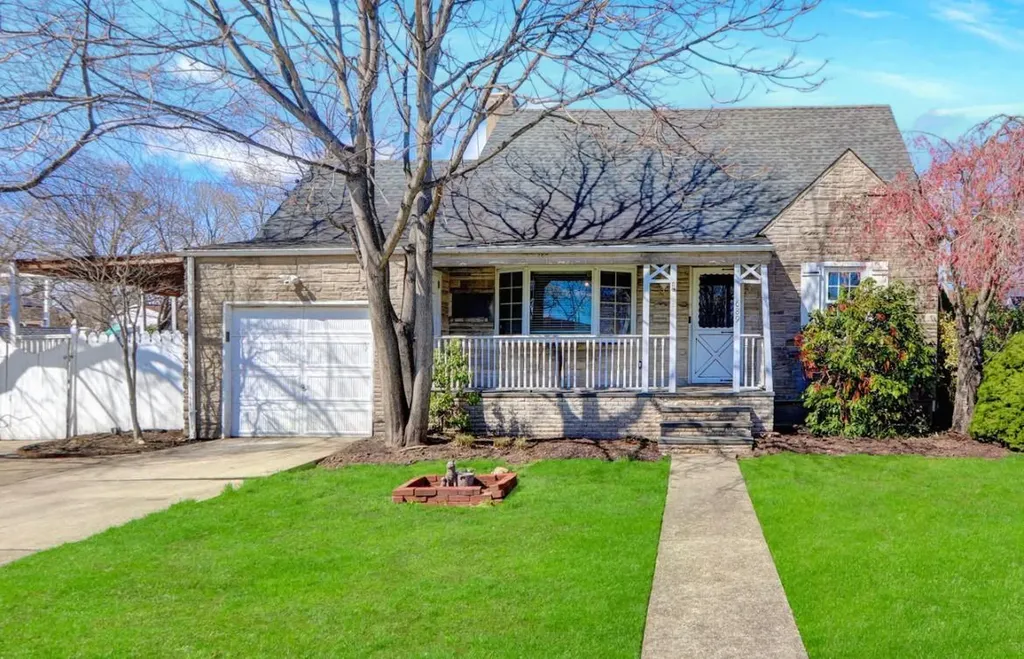 689 Nicolls Road Deer Park NY 11729