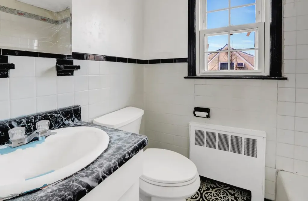 689 Nicolls Road Deer Park NY 11729