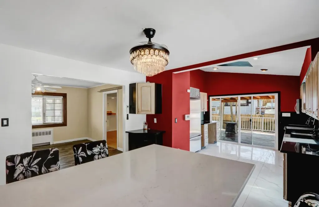 689 Nicolls Road Deer Park NY 11729