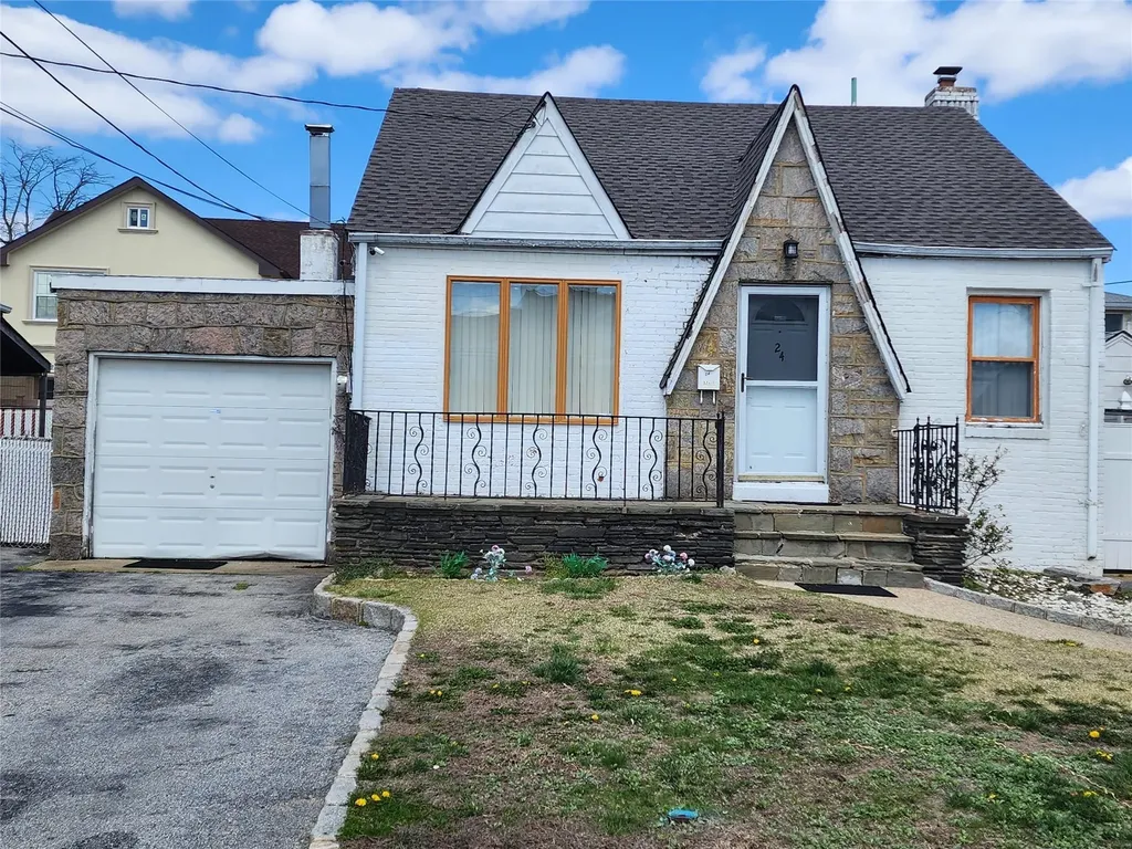 24 Standish Road Valley Stream NY 11580