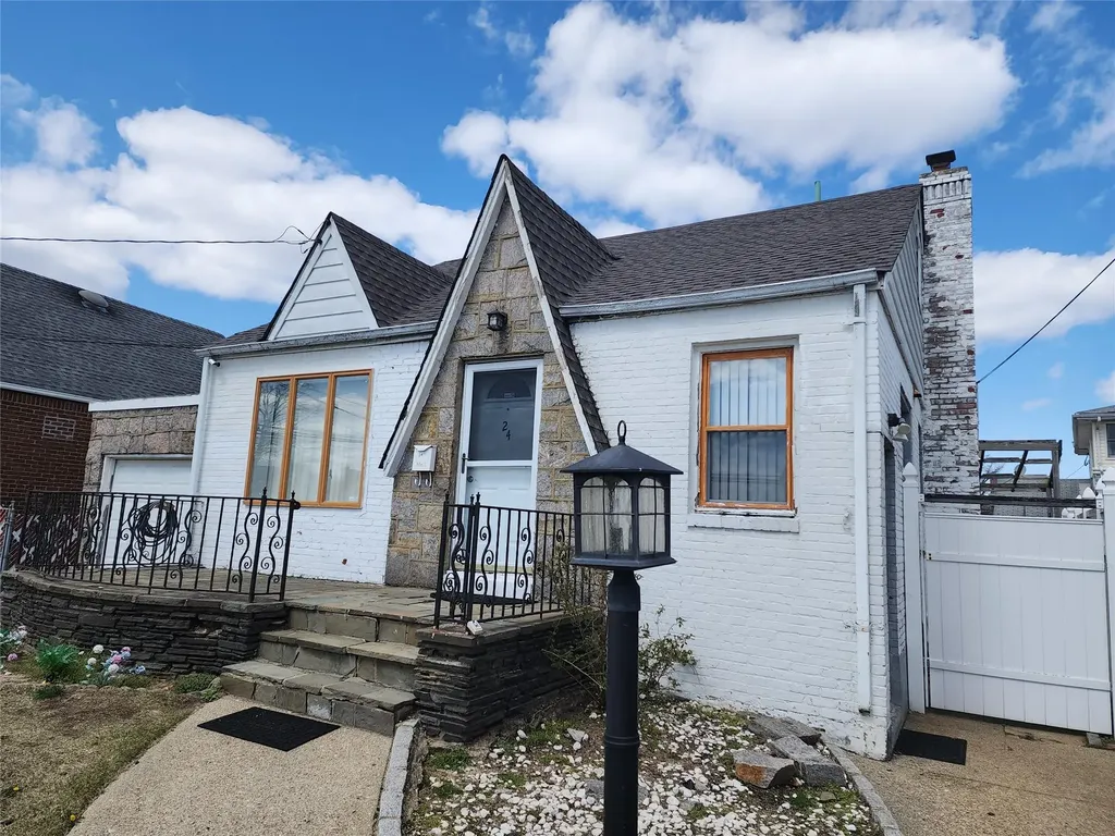 24 Standish Road Valley Stream NY 11580