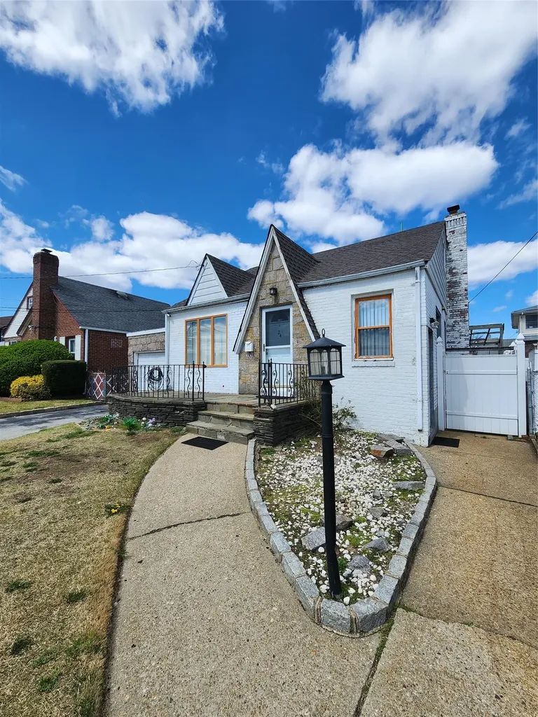 24 Standish Road Valley Stream NY 11580