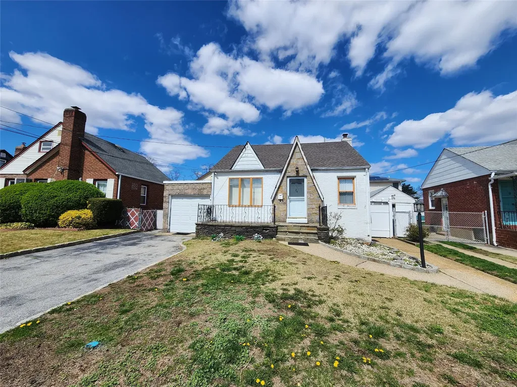 24 Standish Road Valley Stream NY 11580