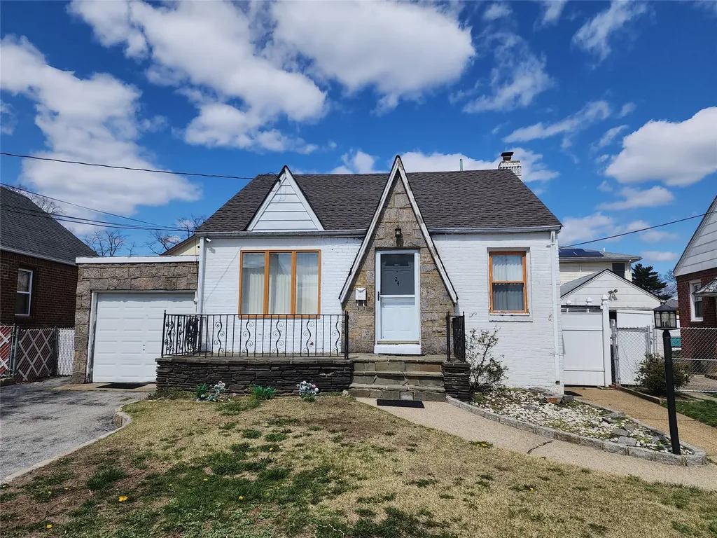 24 Standish Road Valley Stream NY 11580