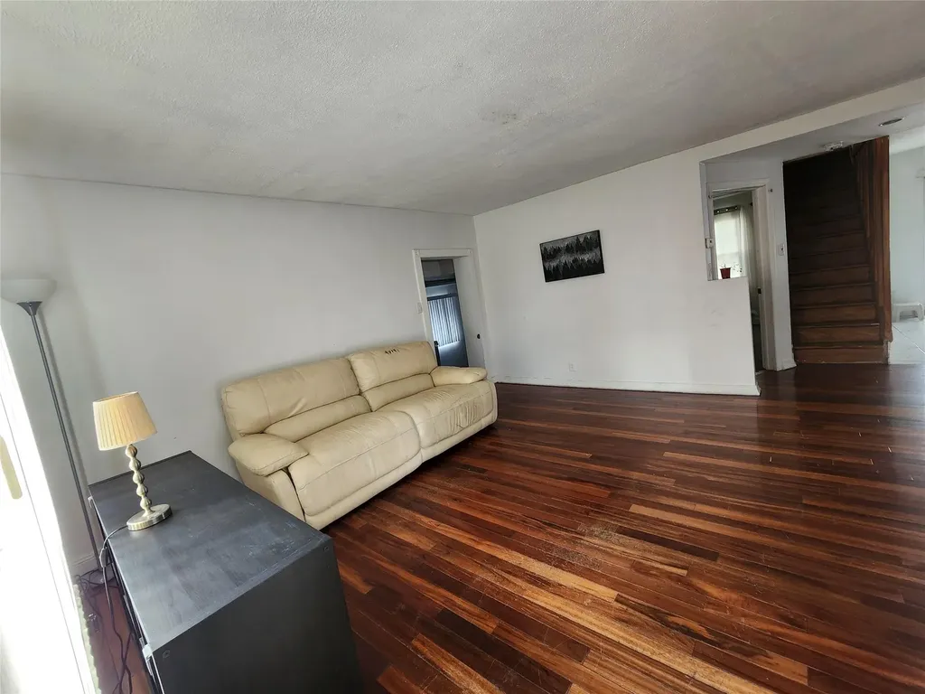 24 Standish Road Valley Stream NY 11580