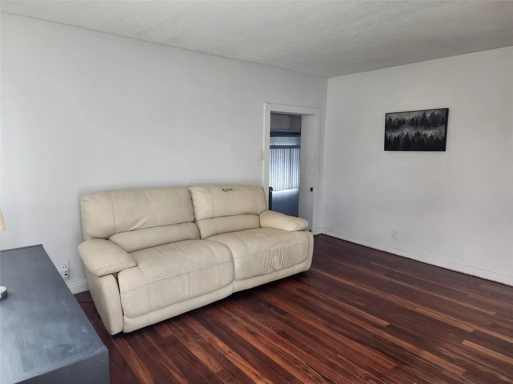 24 Standish Road Valley Stream NY 11580