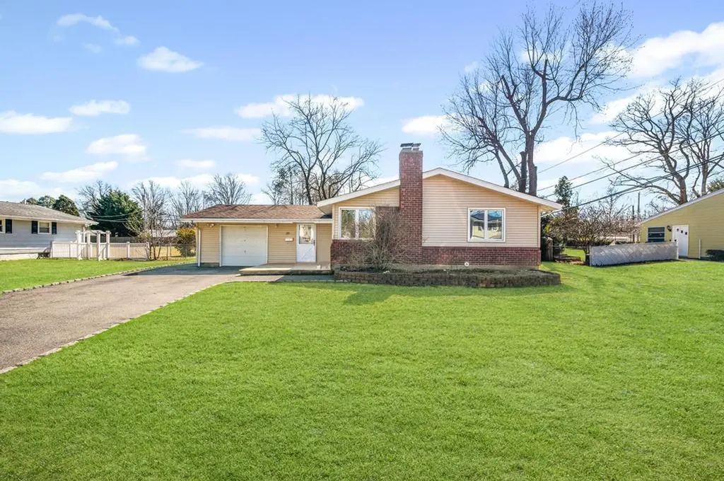 25 Pine Hill Lane Dix Hills NY 11746