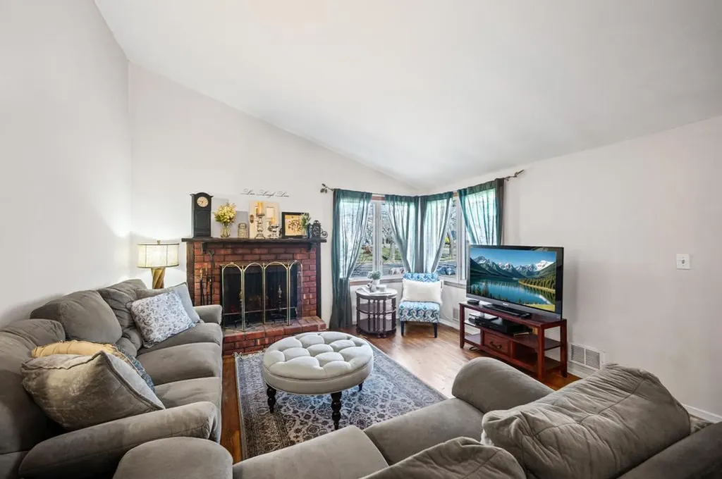 25 Pine Hill Lane Dix Hills NY 11746