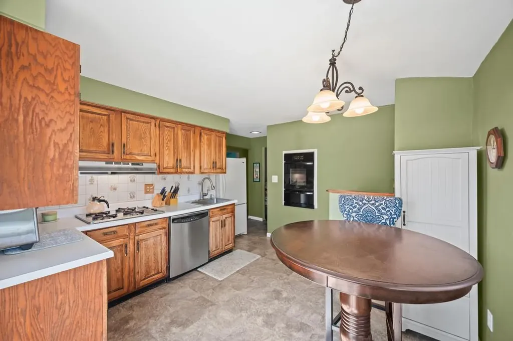 25 Pine Hill Lane Dix Hills NY 11746