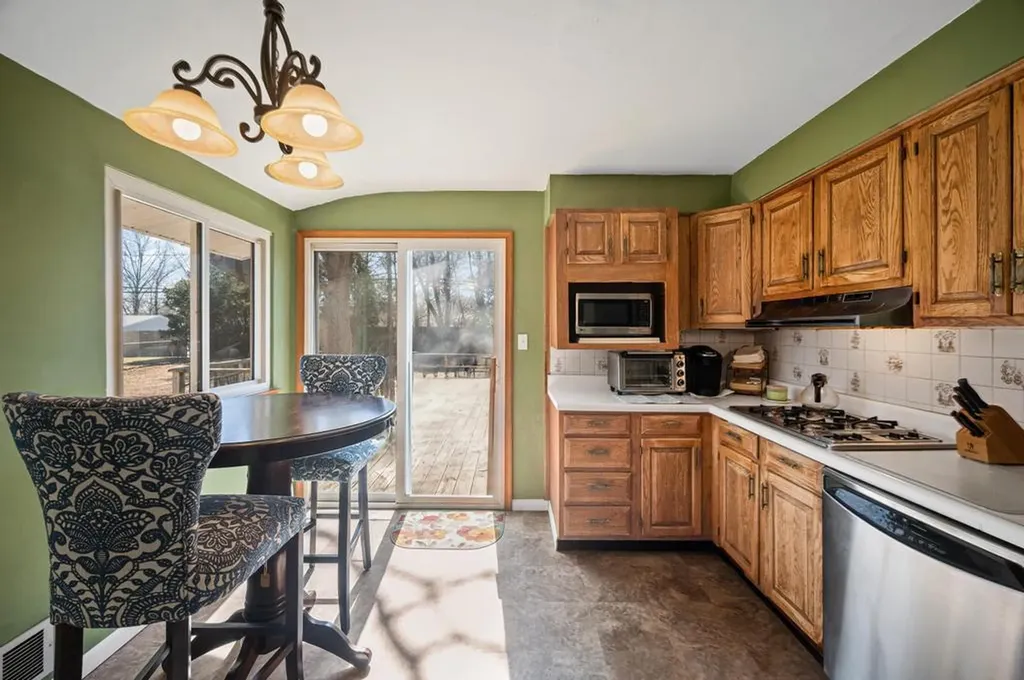 25 Pine Hill Lane Dix Hills NY 11746