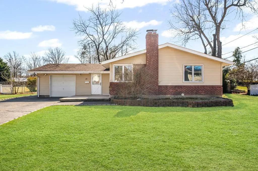 25 Pine Hill Lane Dix Hills NY 11746