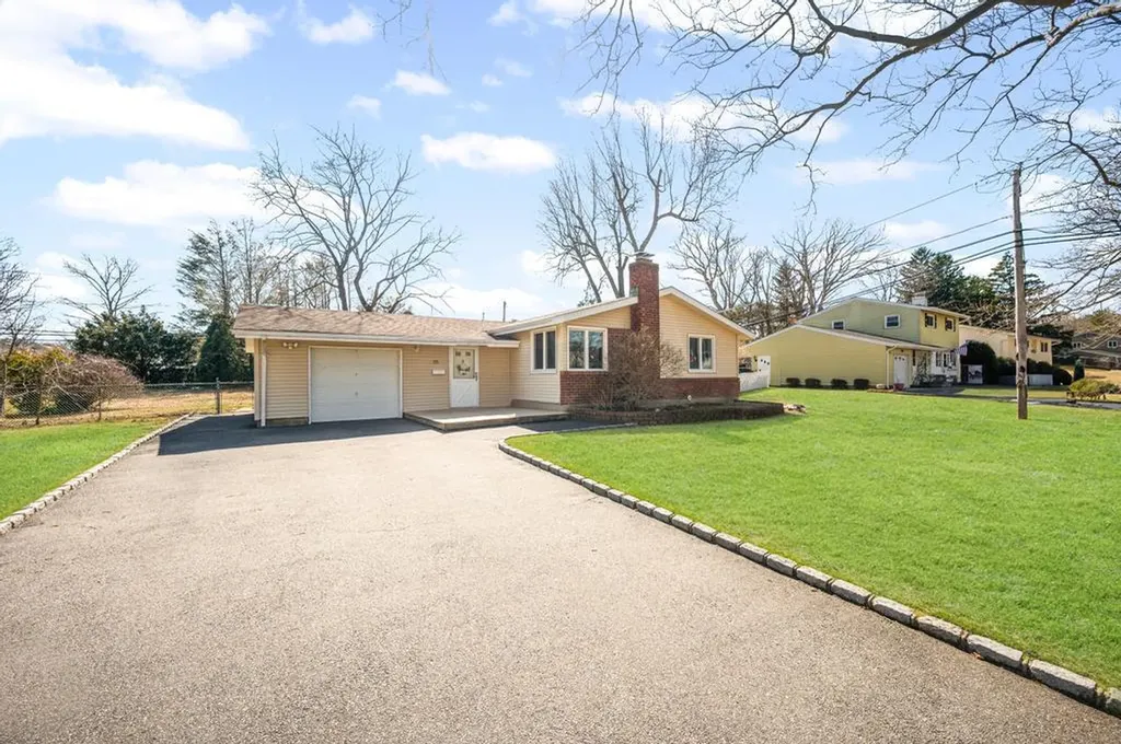25 Pine Hill Lane Dix Hills NY 11746