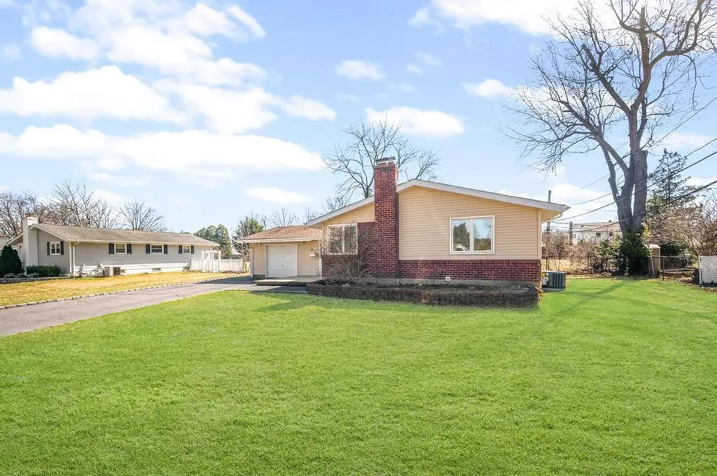 25 Pine Hill Lane Dix Hills NY 11746