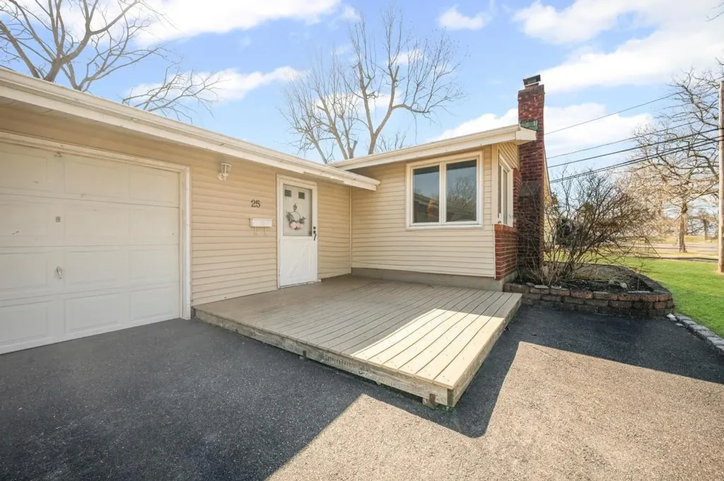 25 Pine Hill Lane Dix Hills NY 11746