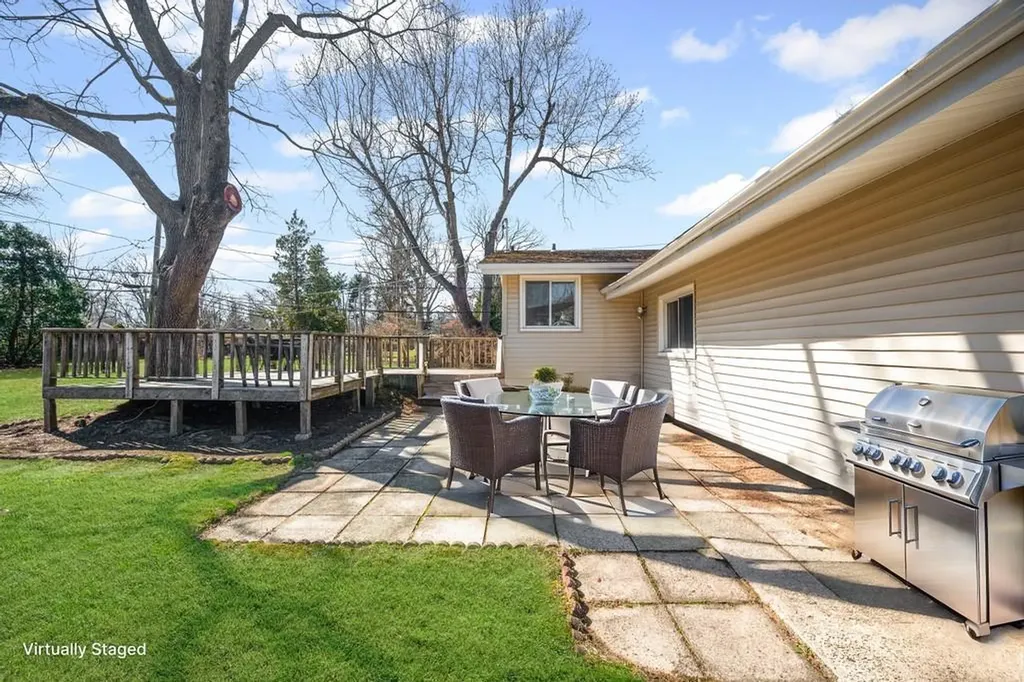25 Pine Hill Lane Dix Hills NY 11746