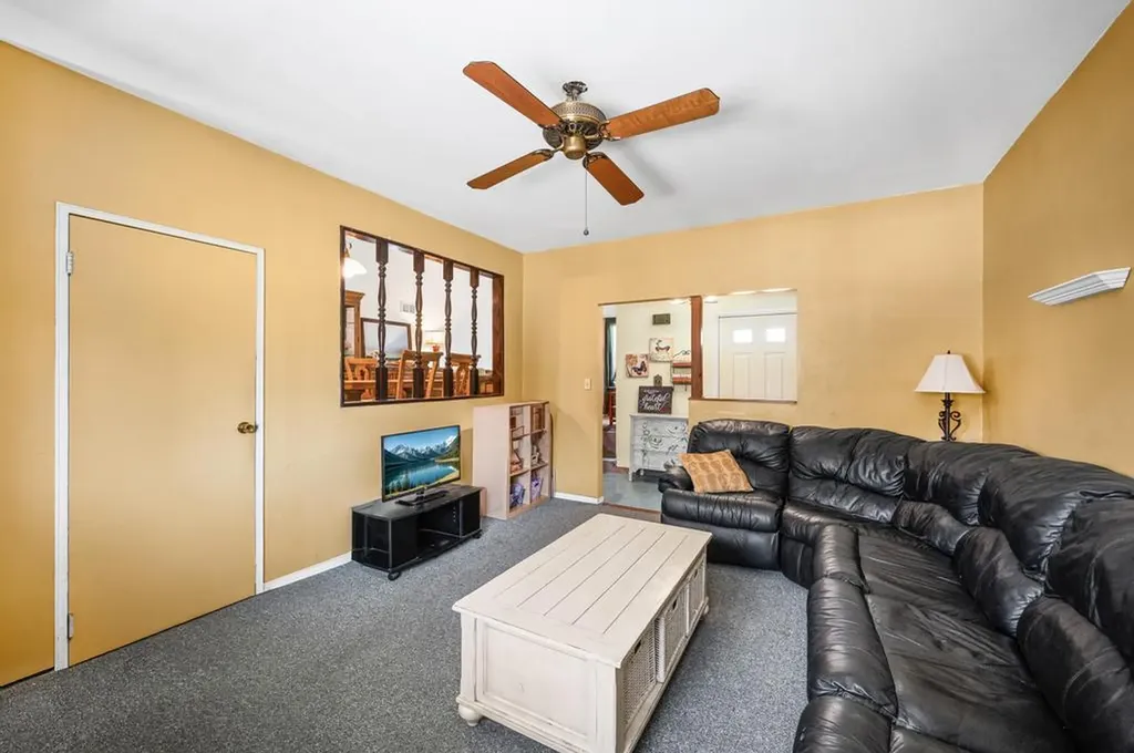 25 Pine Hill Lane Dix Hills NY 11746