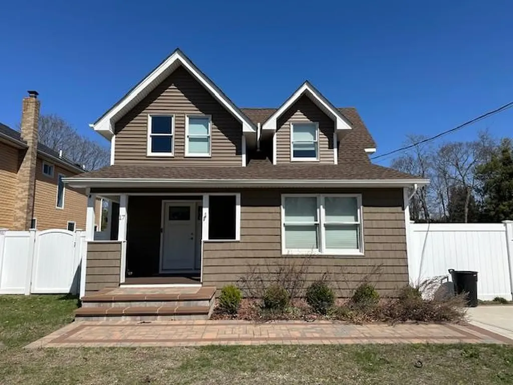 17 2nd Street Islip NY 11751