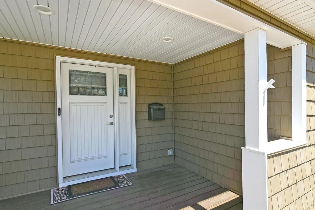 17 2nd Street Islip NY 11751