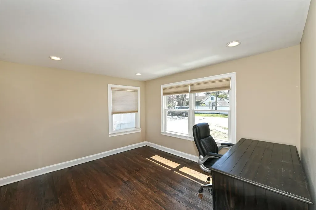 17 2nd Street Islip NY 11751