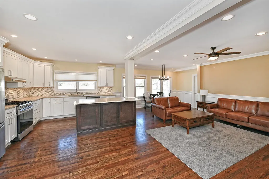 17 2nd Street Islip NY 11751
