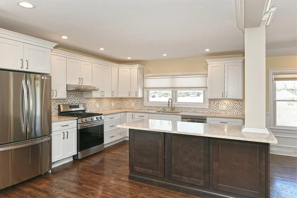 17 2nd Street Islip NY 11751