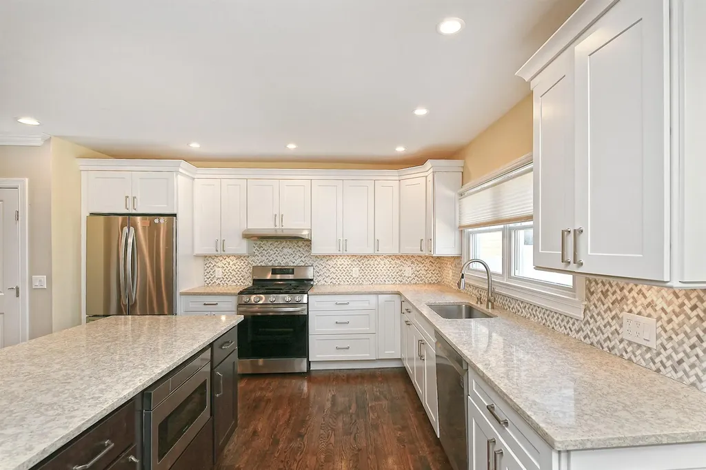 17 2nd Street Islip NY 11751