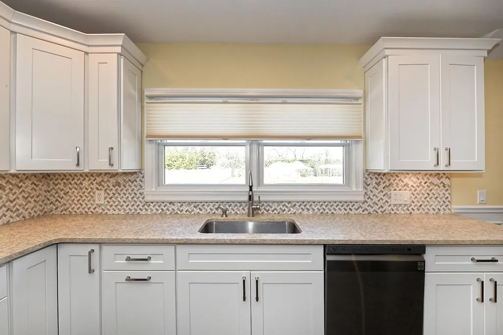 17 2nd Street Islip NY 11751