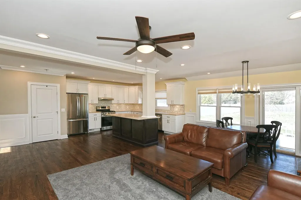 17 2nd Street Islip NY 11751