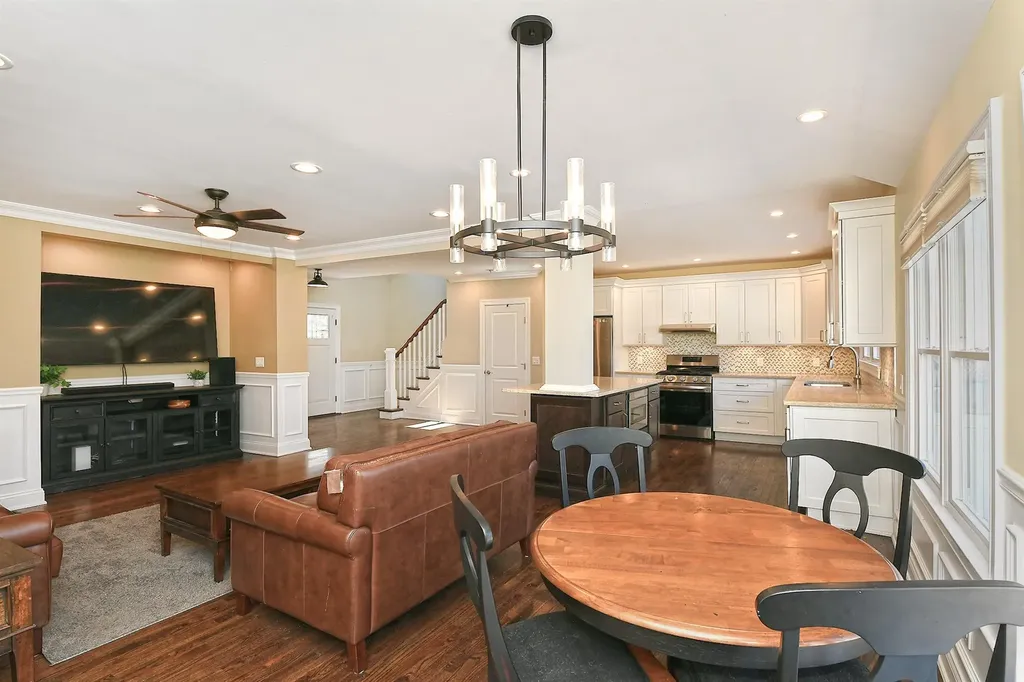 17 2nd Street Islip NY 11751