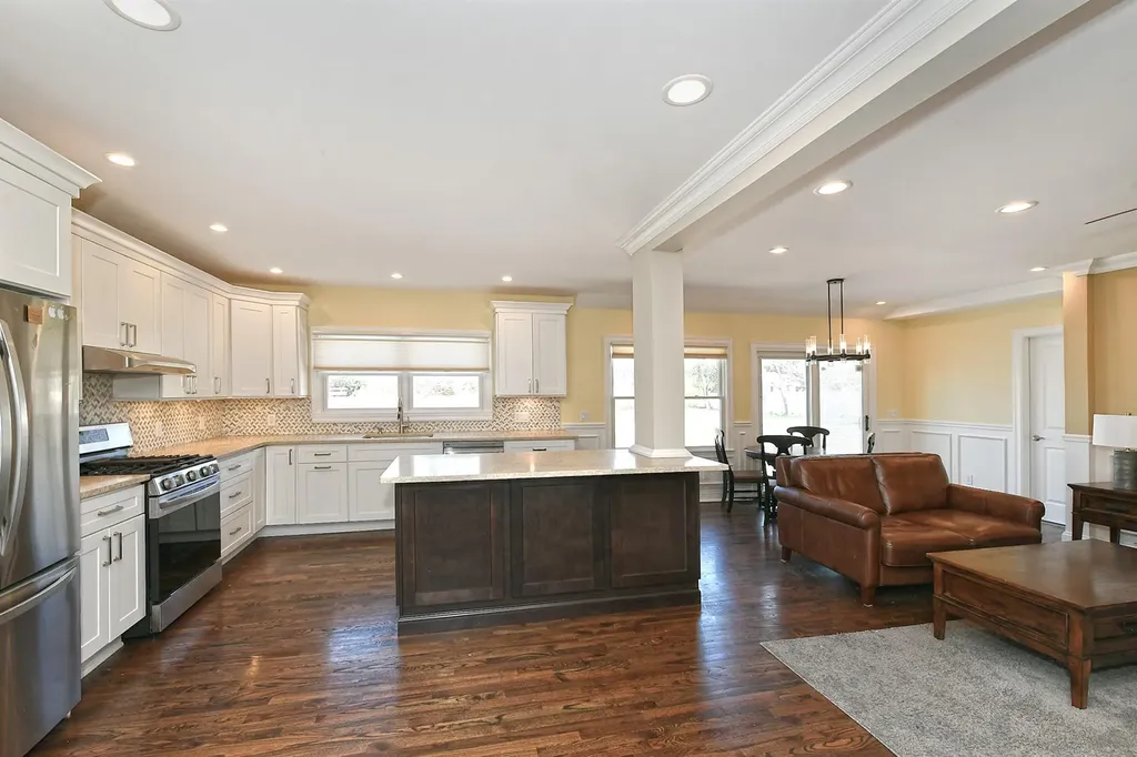 17 2nd Street Islip NY 11751