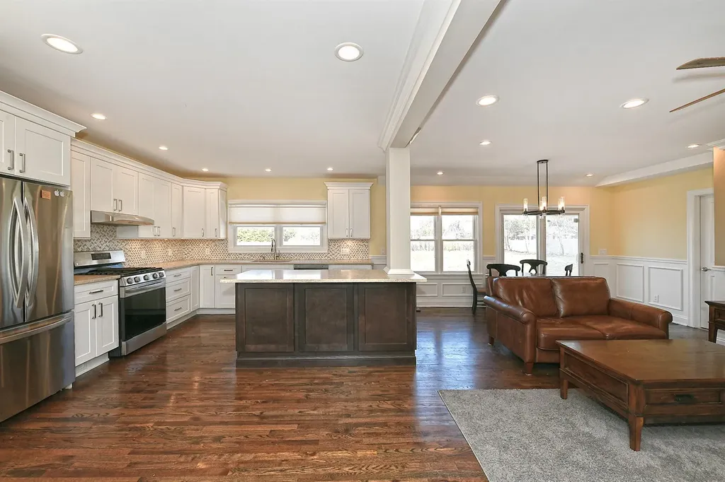 17 2nd Street Islip NY 11751