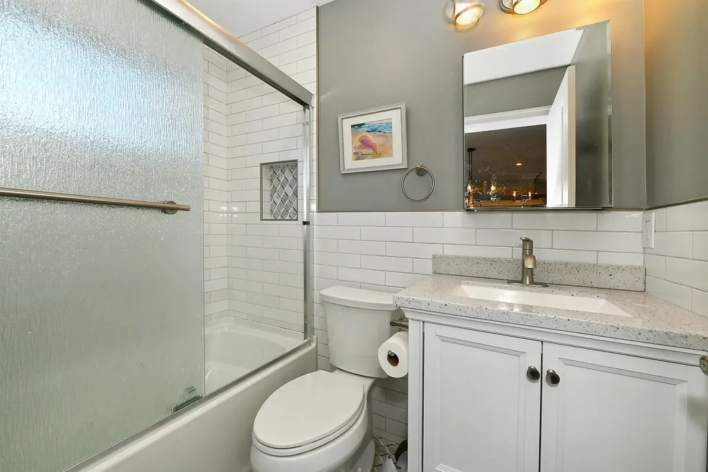 17 2nd Street Islip NY 11751